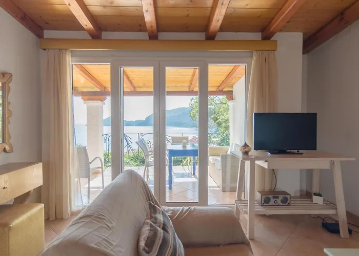 Villa Theodora View Apartments Polimnia